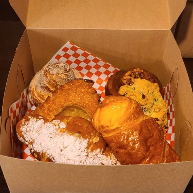 6-Pack Assorted Pasty & Croissant Pack.