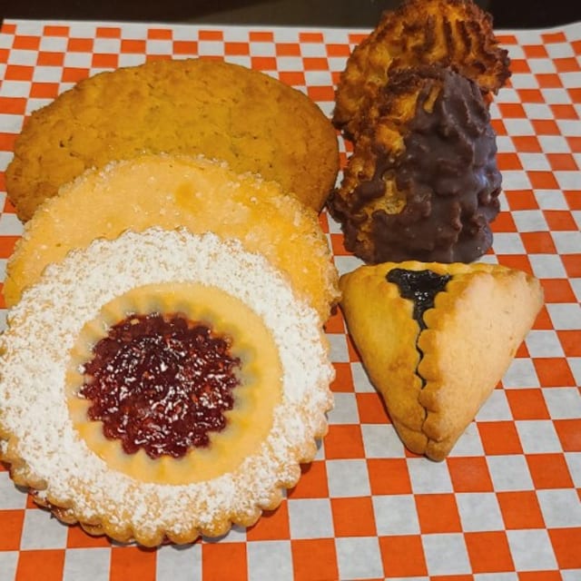 6-Pack Assorted Large Cookie Pack.